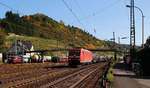 185 158-3 mit Stahltransport durchfährt hier Bhf Linz/Rhein.