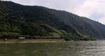 Höhe Oberwesel...RP 186 493-3 mit dem GTS Containerzug.