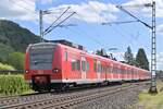 425 104  führt einen RB27 von Koblenz nach  Mönchengladbach bei Leutesdorf am Fotografen vorbei.