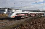 Das erste Exemplar der BR 408 Efringen-Kirchen. Tfz 8001 wurde leider von einem dort ebenso geparkten Güterzug in den Schatten gestellt. Januar 2022.