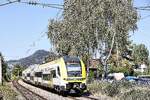 Die Seehas-Linie (und ihre Fortsetzung auf die Schwarzwaldbahn) und ihre Vielfalt: In M�hlhausen bei Engen bildet dieser Baden-W�rttembergische Triebzug 462 515 einen RE 2 nach Karlsruhe. 14.August 2026 