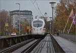Aus aktuellem Anlass: 411 070 'Penzlau' bestreitet heute die letzte planmäßige Fahrt eines ICE-T von Konstanz aus. Hier auf der Rheinbrücke. Konstanz, November 2025.