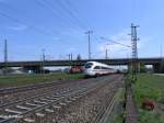 411 013-6  Hansestadt Stralsund  fhrt an Regensburg Ost als ICE26 Wien-Dortmund.