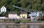 In St.Goarshausen steht der wunderbar erhaltene  Häusener Kran  der früher zum entladen/beladen von Schiffen und der Nassauischen Kleinbahn diente. Er wurde 1999 nach 82 Jahren stillgelegt und in 2020 wieder aufgearbeitet. 10.08.2025 I In St.Goarshausen steht der wunderbar erhaltene  Häusener Kran  der früher zum entladen/beladen von Schiffen und der Nassauischen Kleinbahn diente. Er wurde 1999 nach 82 Jahren stillgelegt und in 2020 wieder aufgearbeitet. 10.08.2025 I