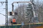 Wenn der große Bagger den Waggon geleert hat kommt der BobCat zum Einsatz und wieselt in den Laderäumen umher....gesehen in Jübek.