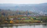 Aus den Weinbergen nördlich von Boppard hat man nicht nur eine gute Sicht auf den Verkehr auf der linken Rheinstrecke, sondern auch die rechte Rheinstrecke im Blick.