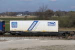 4956 310 (Sdggmrss) von  VTG  mit einem Auflieger von  APL-Logistik  am 18.