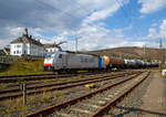 Die an die LINEAS Group NV/SA vermietete Railpool 186 445-3 (91 80 6186 445-3 D-Rpool) fährt am 14.04.2022 mit einem Kesselwagenzug durch Niederschelden in Richtung Köln.