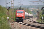 152 117-8 mit Druckgas-Kesselwagen bei Vorderdenkental am 06.05.2011.