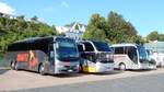 Volvo 9700 von Knautz und Neoplan Cityliner von Bohr und MAN Lion's Coach von VGH Reisen und Setra 511 HD von Die Hamburg Cruiser aus Deutschland im Stadthafen Sassnitz.