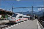 Der DB ICE 4 9019 als ICE 376 auf dem Weg von Interlaken Ost nach Frankfurt (Main) Hbf beim Halt in Spiez.