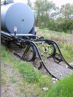Prellbock k�nstlerisch und historisch im Eisenbahnmuseum Vienenburg am 03.05.2005.