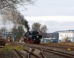 Die Betzdorfer 52 8134-0 am 26.11.2011 auf Nikolausfahrt, zwischen Dillenburg und Wrgendorf.