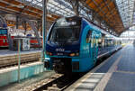 Der zweiteilige erixx Stadler FLIRT³ Akku 526 022 / 826 022 (94 80 2526 022-5 D-SRSDE / 94 80 2826 022-2 D-SRSDE) im NAH.SH-Design (Schleswig-Holstein), als RB 84 Lübeck Hbf nach Kiel Hbf, am 21 April 2026 im Hauptbahnhof Lübeck. 

D ...