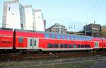 DB Doppelstock-Wagen Gattung DBpza781 50 80 26-81 059-0 als Gastwagen in Kiel 26.02.2021