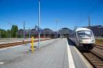   Blick auf den Hauptbahnhof Lbeck am 11.06.2015, whrend auf Gleis 1 noch unser IC 2220 (Frankfurt - Kln - Hamburg - Lbeck) steht.