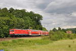 114 033 fuhr am 15.06.2019 die RB15519 von Wächtersbach nach Frankfurt(Main)Hbf und erreicht in Kürze den ersten Halt Wirtheim.