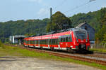   442 801/442 301 ein fünfteiliger Bombardier Talent 2 der DB Regio NRW fährt am 25.08.2019, als RE 9 - Rhein Sieg Express (RSX) Aachen - Köln - Siegen, vom Bf Brachbach weiter in