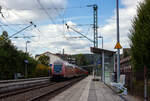 Steuerwagen voraus fährt der RE 9 rsx - Rhein-Sieg-Express (Siegen – Köln – Aachen) am 15 September 2024 in den Bahnhof Kirchen (Sieg) ein.