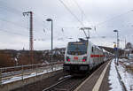 Steuerwagen voraus fährt der IC2 (Garnitur IC 4903) am 27.01.2023 als IC 2229 (Dortmund -  Siegen - Frankfurt/Main) durch Rudersdorf (Kr.