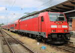 146 275-3 mit RE 4310(Rostock-Hamburg)kurz vor der Ausfahrt am 25.06.2021 im Rostocker Hbf.