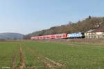 Nachschuss auf 146 247-2 die ihren RE 55 4614 Bamberg - Frankfurt/Main bei Gambach schiebt.