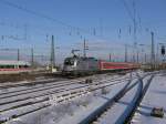 Nachschuss von 182 004-2 mit den RE10 28177 nach Cottbus in Leipzig HBF.