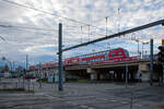 Eine 143er der DB Regio AG schiebt einen 3-teiligen Doppelstockzug als Linie S 2 (Pirna - Heidenau - Dresden Hbf - Flughafen Dresden) der S-Bahn Dresen in den Hauptbahnhof Dresden.