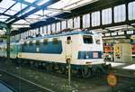 Am 29 Juli 2000 steht 141 248 mit das S-Bahn Probefarbenschema in Duisburg Hbf.