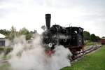 99 7203 der Alb-Bahn fährt nach der Rückfahrt in den Lokschuppen in Amstetten am 11.09.2022.