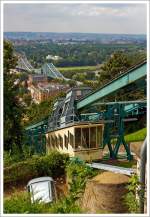 Dresden 27.08.2013: Blick von der Bergstation (Oberloschwitz) auf die Loschwitzer Schwebebahn, die lteste Bergschwebebahn der Welt.