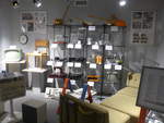 (183'058) - Vitrine mit Ger�ten am 8.