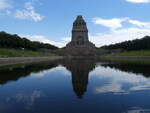 (264'720) - V�lkerschlachtdenkmal mit See am 11. Juli 2024 in Leipzig
