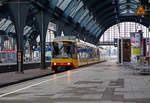   Zwei gekuppelte Zweisystem-Stadtbahnfahrzeuge vom Typ DUEWAG GT8-100D/2S-M der AVG Albtal-Verkehrs-Gesellschaft mbH (AVG 897 und AVG 896, beide mit Dachrandverglasung) stehen am 16.12.2017 im