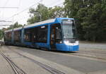 Die RSAG Stadler Tina am 04.07.2026 in H�he Rostock Heinrich-Sch�tz-Str.