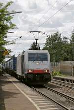 Erinnerungen an die 2018 aufgelöste Crossrail: 186 901 (angemietet von CB Rail) durchfährt am 30.07.2015 Bad Krozingen