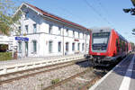Die Seehas-Linie und ihre Vielfalt: Ein RE 2 aus Karlsruhe h�lt in Allensbach, unterwegs nach Konstanz. 14.August 2026 