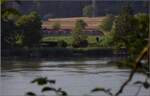 Hochwasser am Hochrhein.

Dem Oberwasser vom Kraftwerk Ryburg-Schwörstadt sieht man das Hochwasser nicht an, während in Deutschland ein 644 vorüberzieht. Möhlin, Juli 2021. 
