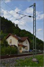Oberleitungsmast der Wiesentalbahn aus der Anfangszeit der Elektrifizierung in Deutschland. Dürfte wohl 105 Jahre alt sein. Zell im Wiesental, Juli 2016.