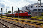 Steuerwagen voraus, geschoben von der 146 003-9 ((91 80 6146 003-9 D-DB) der DB Regio NRW, fährt am 22 Juli 2024 der RE 9 (rsx - Rhein-Sieg-Express) Siegen – Köln –Aachen, durch Niederschelderhütte in Richtung Betzdorf (Sieg).