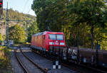 Die 185 005-6 (91 80 6185 005-6 D-DB) der DB Cargo AG fährt am 17 September 2024 mit einem gemischten Güterzug durch den Bahnhof Kirchen (Sieg). 

Die TRAXX F140 AC1 wurde 2001 von ABB Daimler-Benz Transportation GmbH, (Adtranz) in Kassel unter der Fabriknummer 33402 gebaut. 