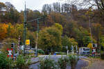 Der Bahnübergang Bü km 120, 915 an der Siegstrecke (KBS 460) in Kirchen/Sieg am 02 November 2024.