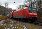 Die 146 004-7 (91 80 6146 004-7 D-DB) der DB Regio NRW erreicht am 22 November 2024, mit dem RE 9 (rsx - Rhein-Sieg-Express) Aachen - Kln - Siegen, den Bahnhof Kirchen/Sieg.