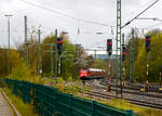 Die 111 084-0 (91 80 6111 084-0 D-DB) der DB Regio NRW erreicht am 22 April 2017, mit dem RE 9 - Rhein-Sieg-Express (Aachen – Kln - Siegen), den Bahnhof Au/Sieg.