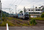 Die an die RTB Cargo - Rurtalbahn Cargo GmbH (RATH Gruppe) vermietete SIEMENS Vectron AC 193 999-0 „Győr“ (91 80 6193 999-0 D-Rpool) fährt am 10 Juni 2025 mit einem, laut Warntafel (30/1202) mit Heizöl oder Diesel beladenen, Kesselwagenzug durch Niederschelderhütte in Richtung Siegen 

Die Wechselstromlok (AC 15 kV 16,7 Hz und AC 25 kV 50 Hz) SIEMENS Vectron AC 193 999-0 wurde 2019 von Siemens Mobilitiy in München-Allach unter der Fabriknummer 22698. Sie ist als Vectron AC B16-2b ausgeführt und hat so die Zulassung für Deutschland, Österreich, Ungarn und Rumänien (D / A / H + RO). Sie hat eine Leistung von 6.400 kW (8.700 PS). 