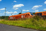 Die an die BBL Logistik GmbH (Hannover) vermietete Stadler EURO 9000 der ELP - European Loc Pool AG (Frauenfeld/CH) BBL 58 / 2019 321-9 (90 80 2019 321-9 D-ELP) f�hrt am 18 Juni 2026, mit der kalten BBL 46 / 185 150-4 (92 80 4185 150-4 D-BBL) eine Vossloh DE 18 sowie einen Schotterzug, durch Kirchen (Sieg) in Richtung Siegen. 

Die Stadler EURO 9000 eine Co'Co'- DualModeLok wurde 2024 von Stadler Rail Valencia S.A.U. in Albuixech (Spanien) unter der Fabriknummer 4343 gebaut und aan die ELP - European Loc Pool AG in Frauenfeld (CH) ausgeliefert. 