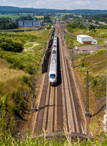 Ein ICE-3M Der Baureihe 406 rauscht am 09 Juli 2013 auf der Schnellfahrstrecke Köln–Rhein/Main (KBS 472) durch Montabaur, er hat gerade hinten den ICE-Bahnhof Montabaur passiert und fährt gleich in den 2.395 m langen Himmelbergtunnel ein. 

Insgesamt wurden siebzehn Einheiten der mehrsystemfähige Variante der BR 406, zwischen 1997 und 2001 gebaut, sie wurde zwischen 2024 und 2025 ausgemustert, Von Juni 2024 bis April 2025 wurden die Züge nur noch im Inlandsverkehr eingesetzt, die Fahrten nach Belgien und in die Niederlande werden seither ausschließlich von der neuen Baureihe 408 übernommen, Fahrten nach Frankreich hat die BR 407 übernommen. 

Mit einer zugelassenen Höchstgeschwindigkeit von 330 km/h waren sie gemeinsam mit den Zügen der Baureihe 403 die schnellsten Reisezüge in Deutschland. Im Betrieb erreichten diese Elektrotriebzüge in Deutschland planmäßig bis zu 300 km/h. Während des Einsatzes der Triebzüge 4680–4685 auf der LGV Est européenne in Frankreich erreichten diese planmäßig bis zu 320 km/h.