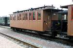 Historischer Schmalspur-Personenwagen CC der K.Sächs.StsEB 325 K in Radebeul Ost am 11.04.2016.