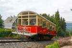   Der Wagen 1 - Personenwagen der Standseilbahn der Oberweibacher Bergbahn befindet sich am 24.08.2013 auf Bergfahrt und erreicht gleich den Bergbahnhof Lichtenhain.