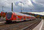 Steuerwagenvoraus, geschoben von der 146 201-9, fährt der RE 5 Ulm – Stuttgart,  am 26.10.2021 ohne Halt durch den Bahnhof Amstetten (Württ) und gleich geht es die Geislinger Steige